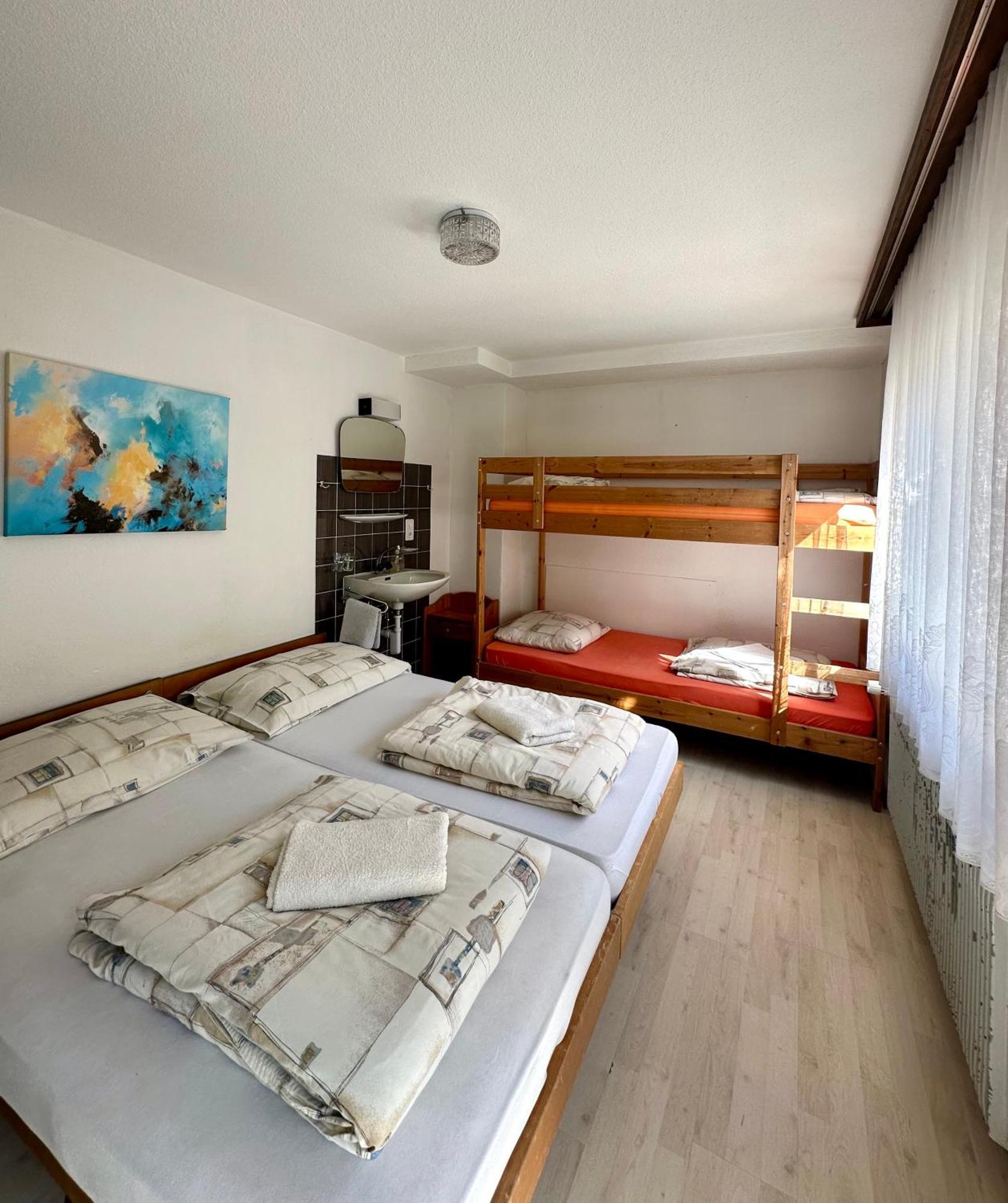 Saas-Balen Holiday House Laerchenheim מראה חיצוני תמונה