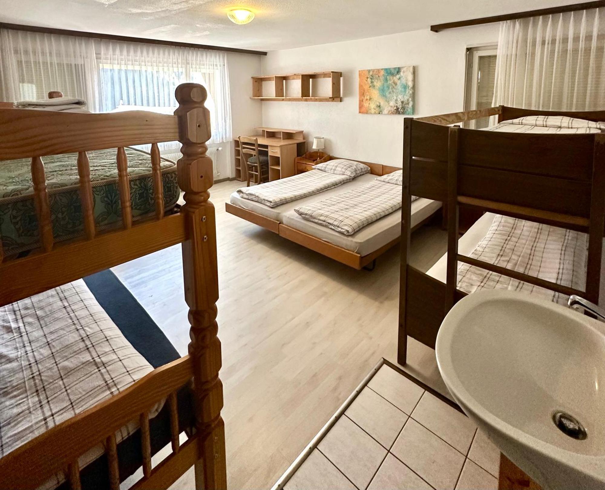 Saas-Balen Holiday House Laerchenheim מראה חיצוני תמונה